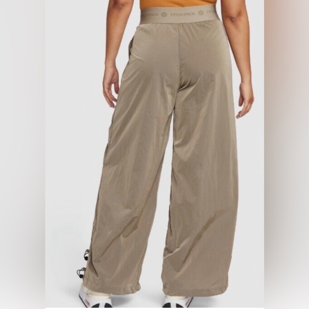 Nike Women's Sportswear Tech Pack Repel Pants size L - Picture 2 of 6